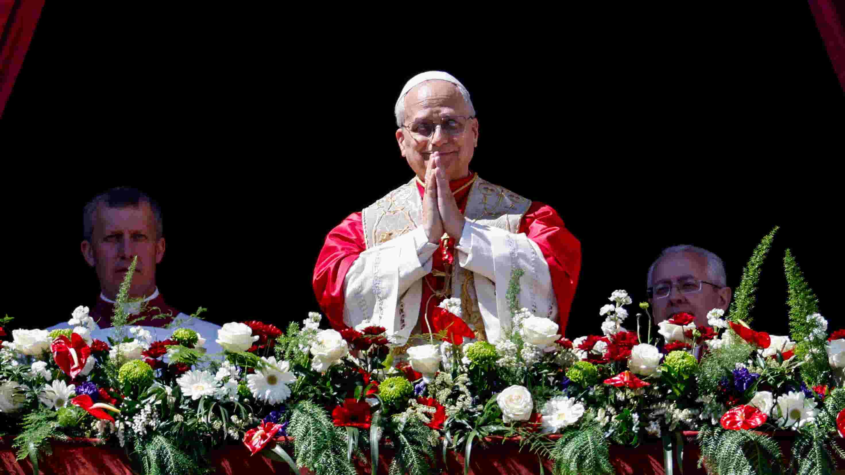 البابا ليو يحث زعماء العالم على إنهاء الحروب في قداس عيد الفصح