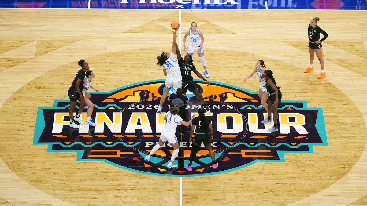 Photos of UCLA vs South Carolina in the Women’s National Championship NCAA tournament, featuring live game action with the national title on the line.