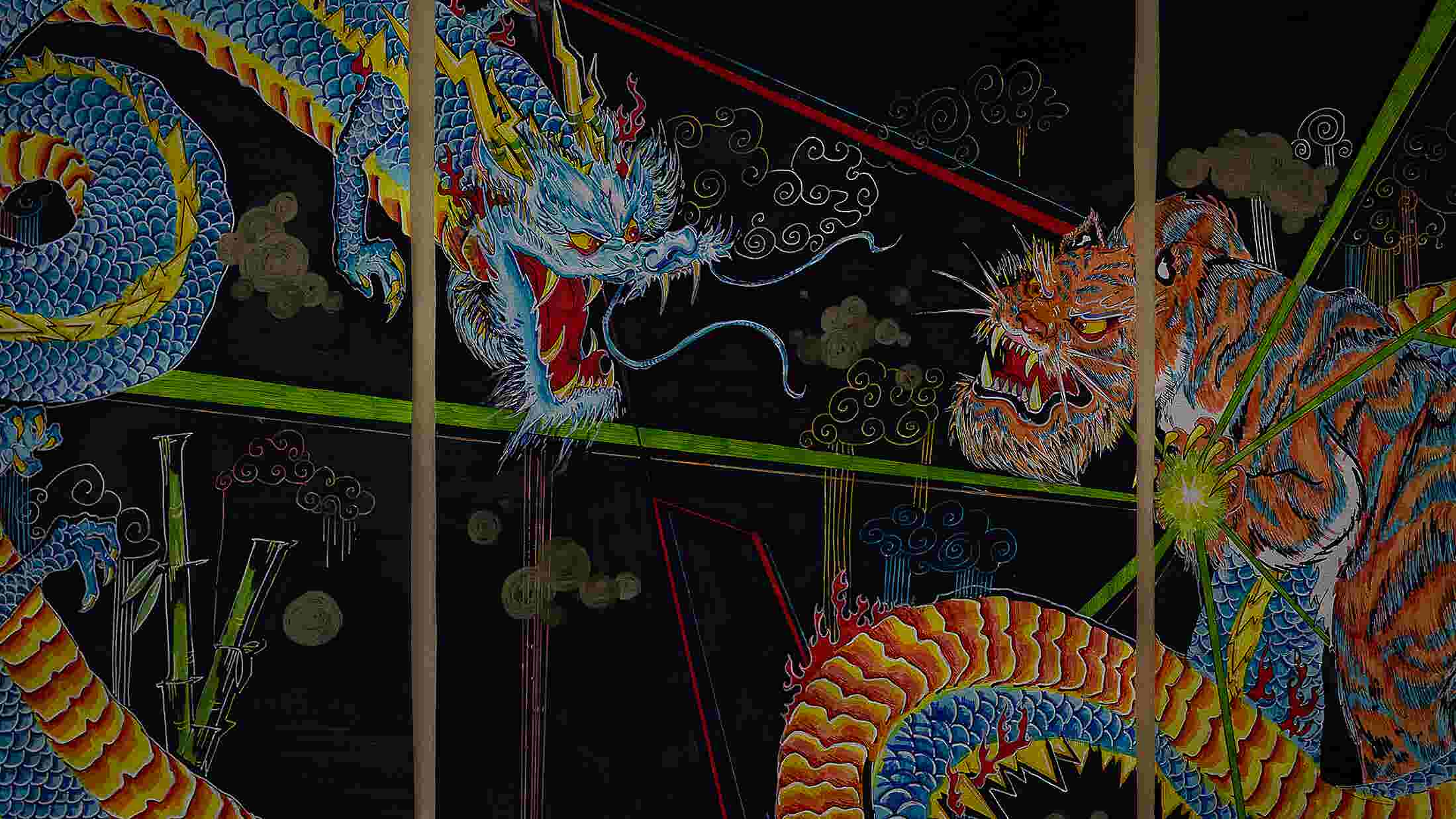 Ο μαθητής του Bay High συνδυάζει την ιαπωνική κουλτούρα με την τολμηρή τέχνη δράκου-τίγρης