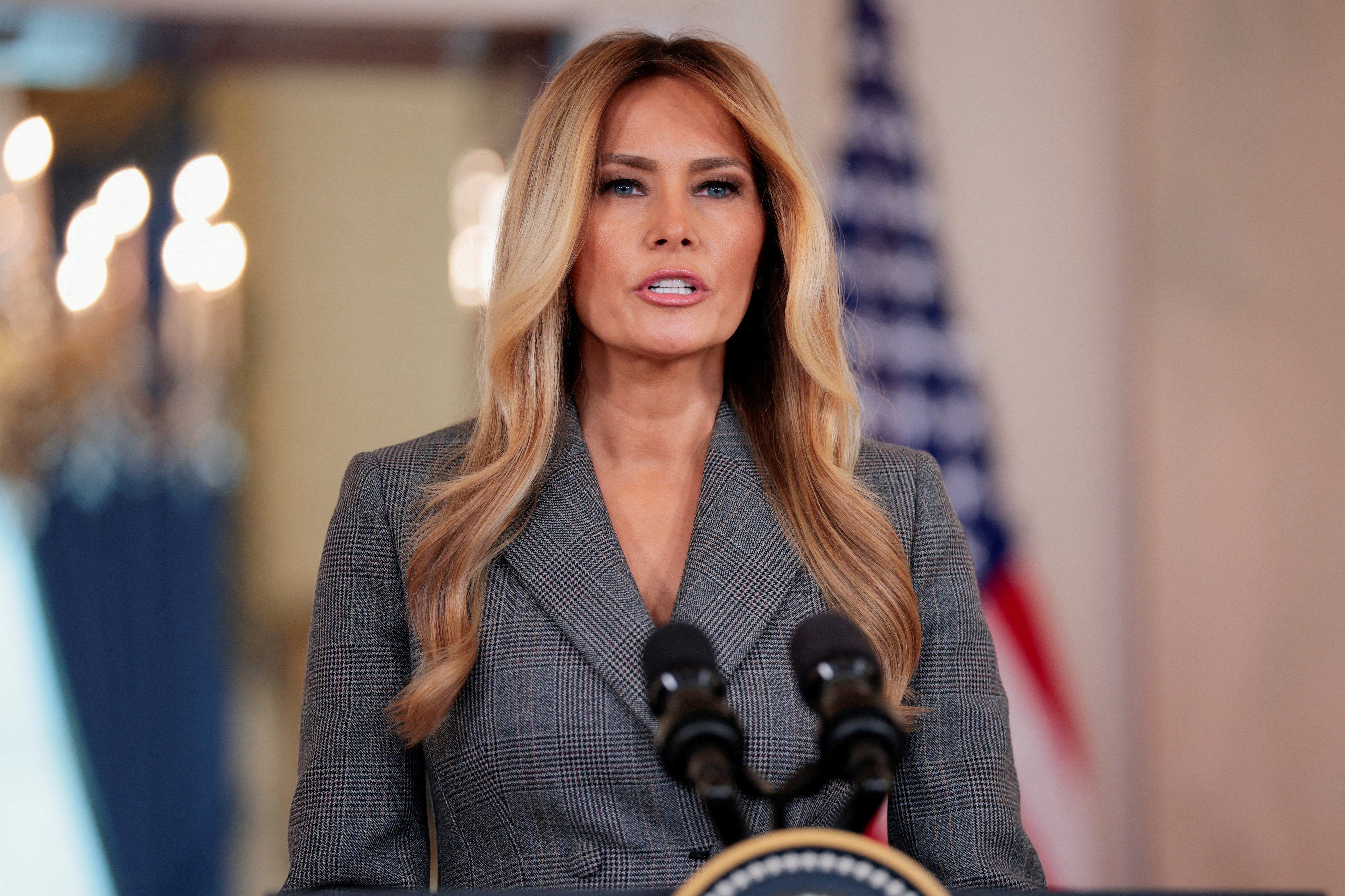 RT @SwapnaVenugopal: Melania's outfit sends a message. She's a victim, but not Epstein's