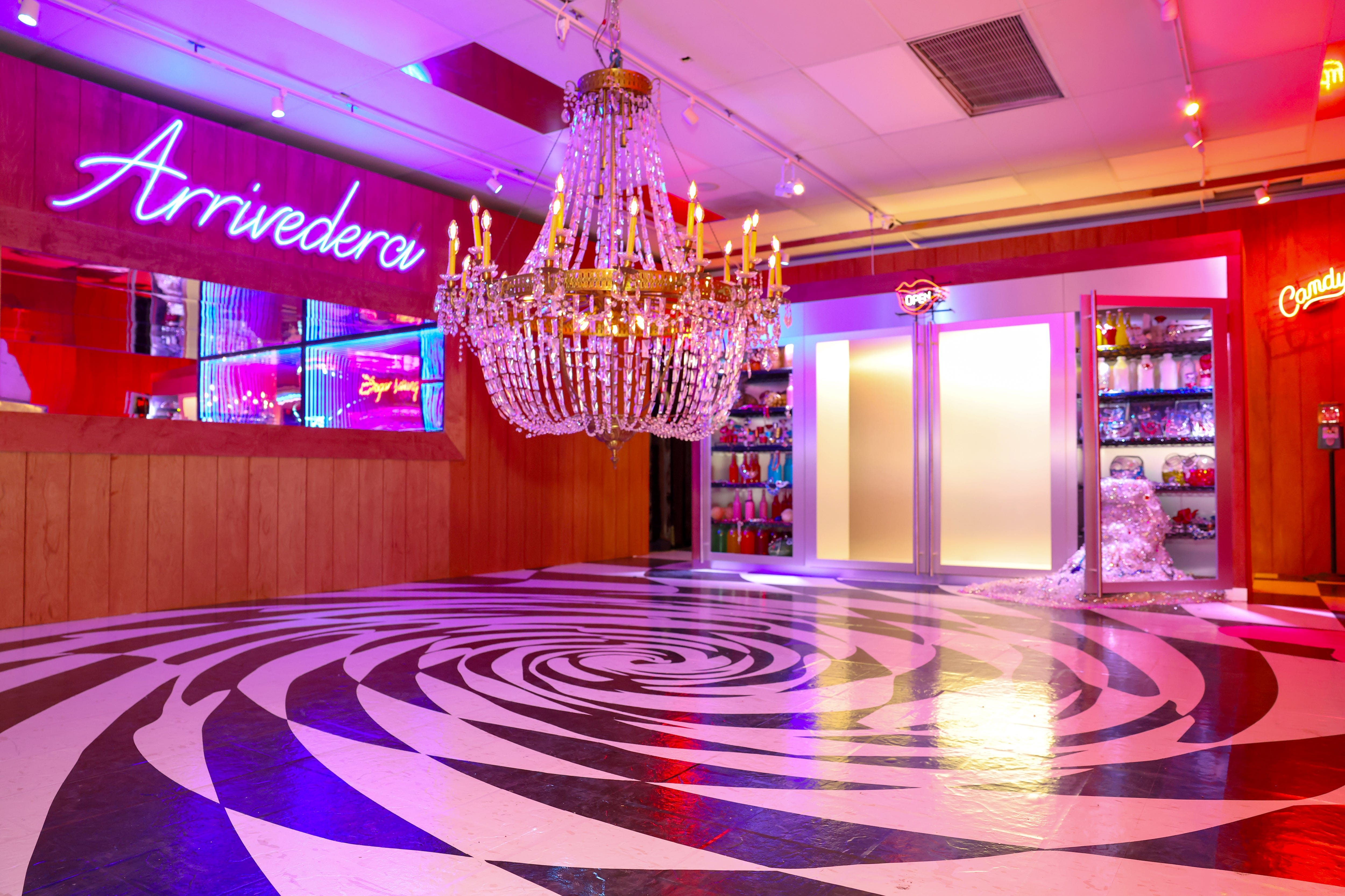 Take a look inside “Sabrina’s Pit Stop” presented by Airbnb and Sabrina Carpenter, the pop‑up leaned fully into Sabrina Carpenter’s current aesthetic.