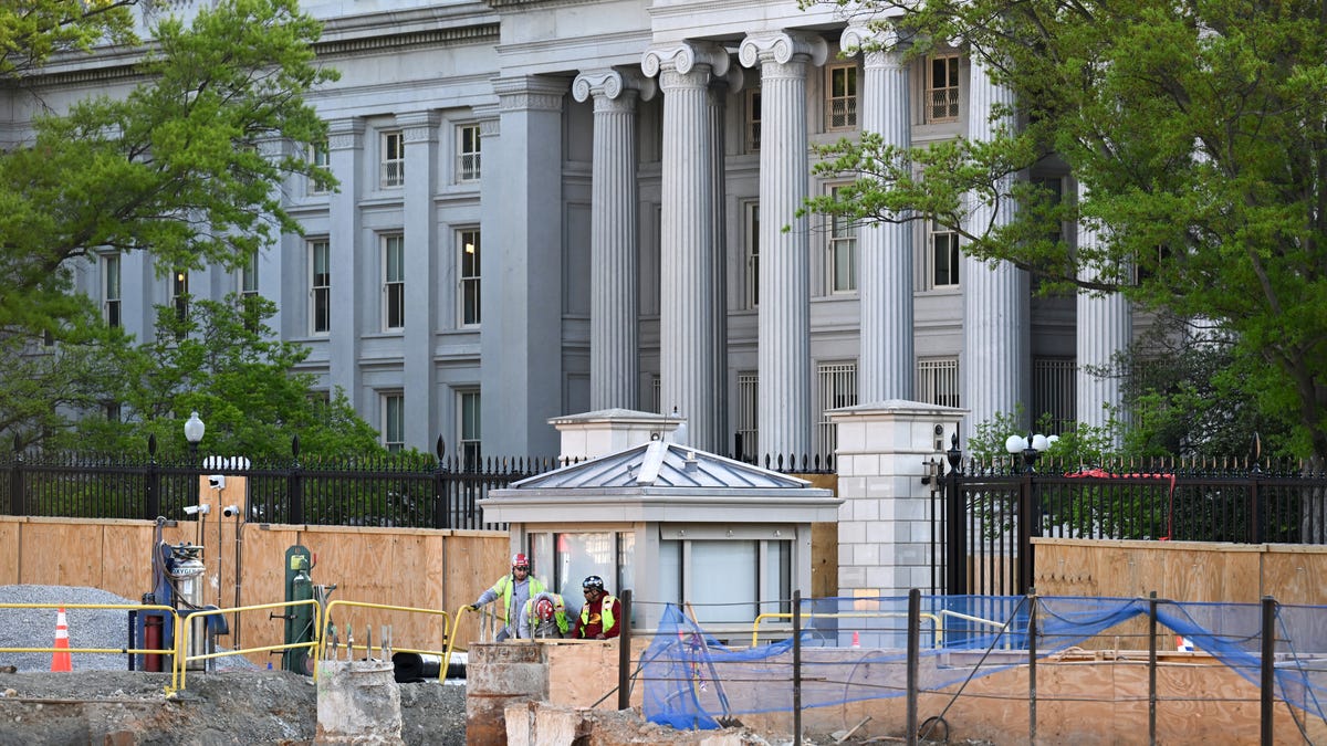 Ruling gives more time for work on Trump's White House ballroom