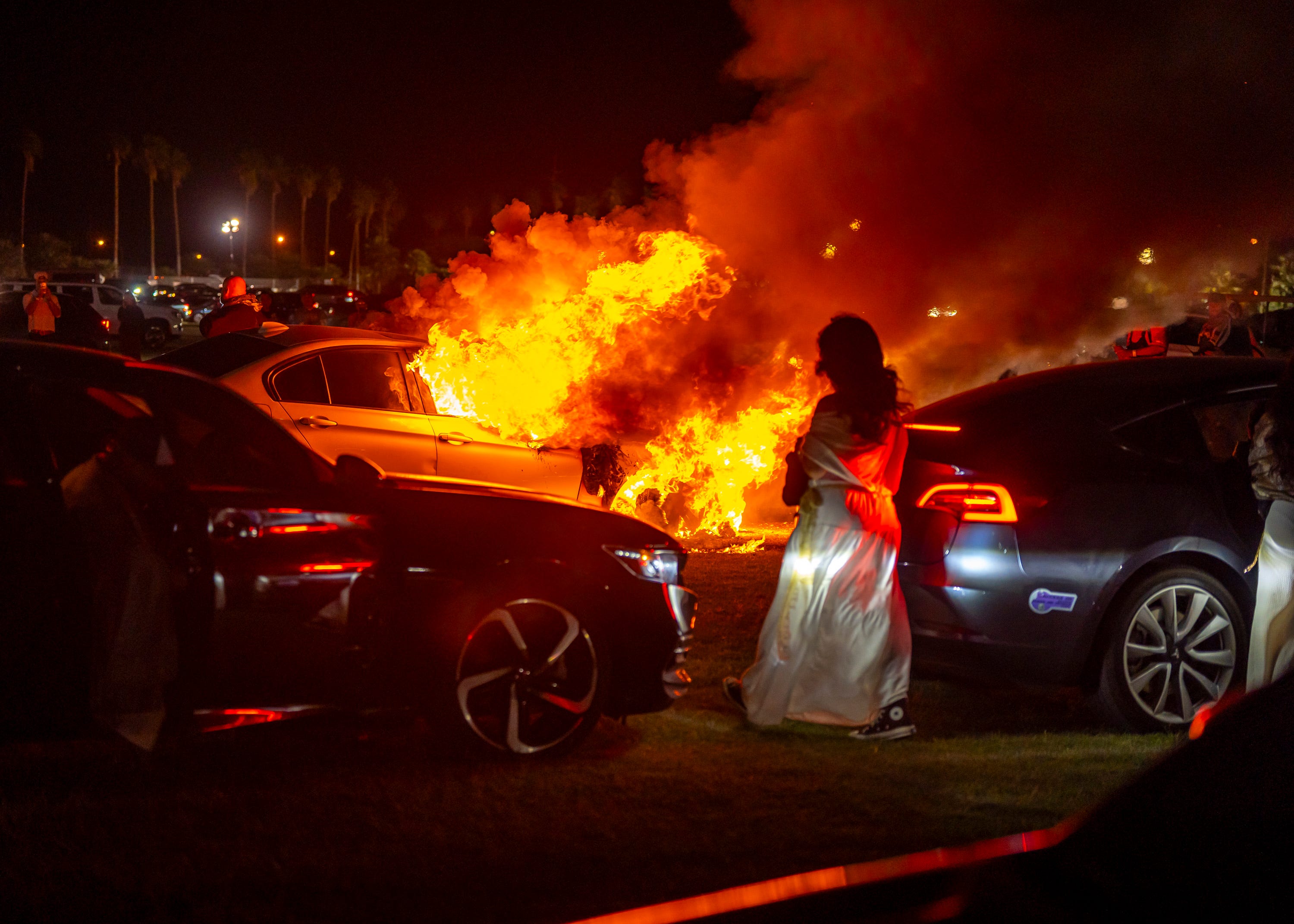 Car in flames as festivalgoers leave Coachella after Bieber's set