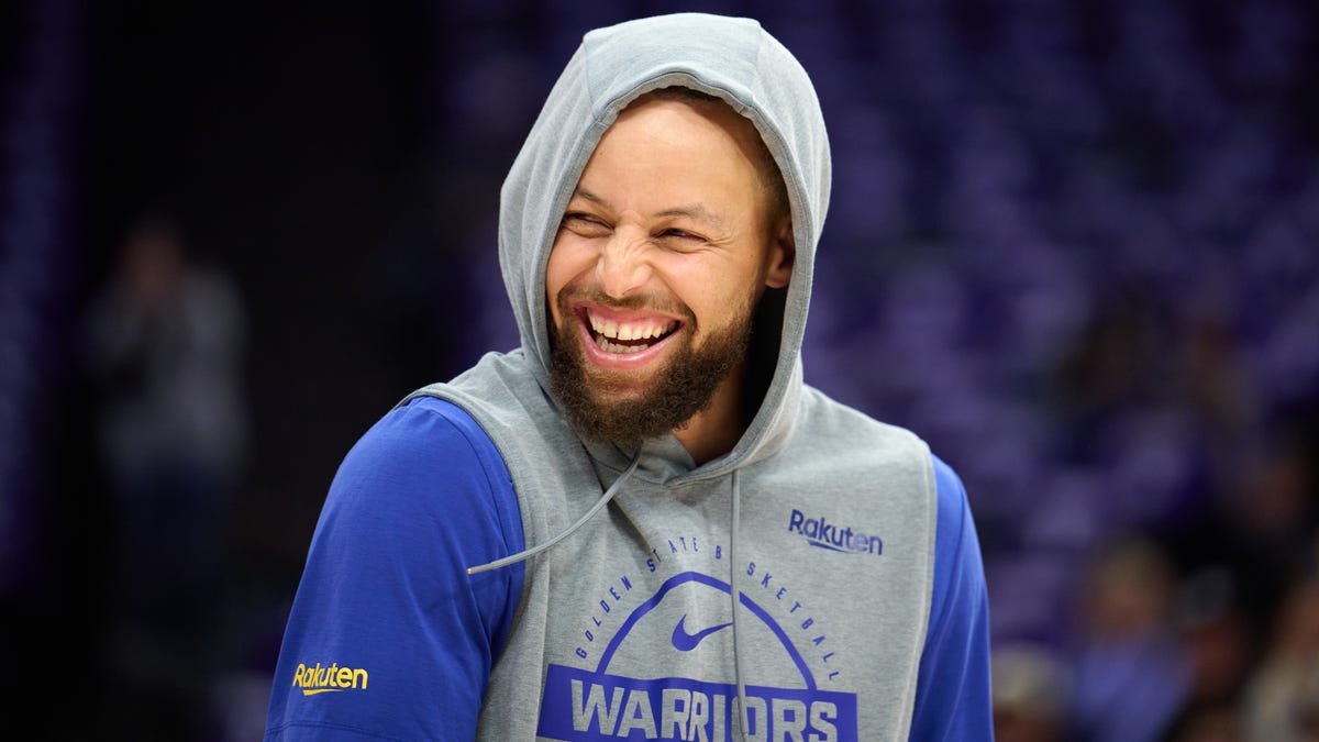 Ο Στίβεν Κάρι καταγράφηκε ως η φανέλα με τις μεγαλύτερες πωλήσεις για την έκτη σεζόν του ΝΒΑ