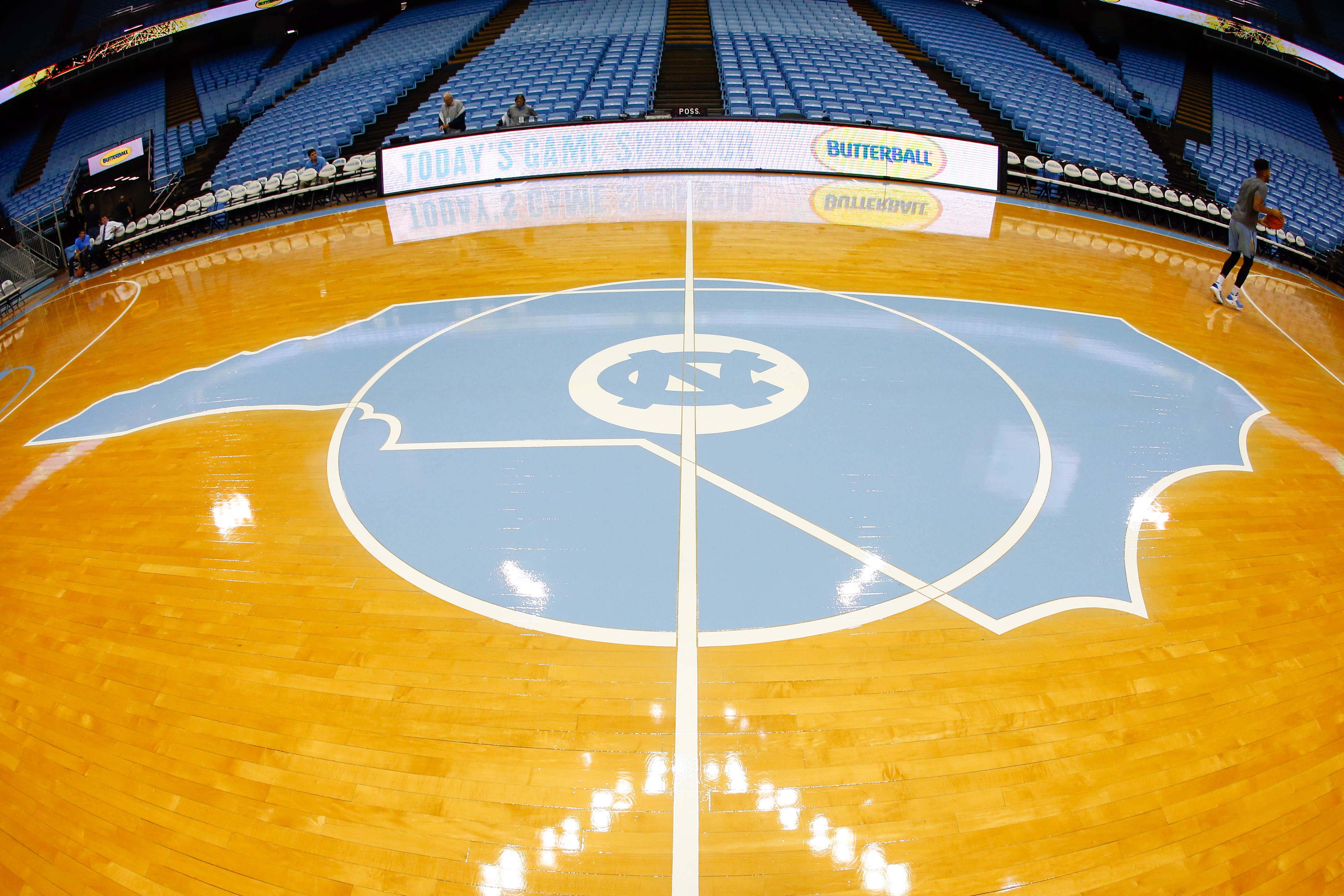 North Carolina men's basketball 2026 commit Dylan Mingo has reopened his recruiting process amid the Tar Heels' recent head coaching change.