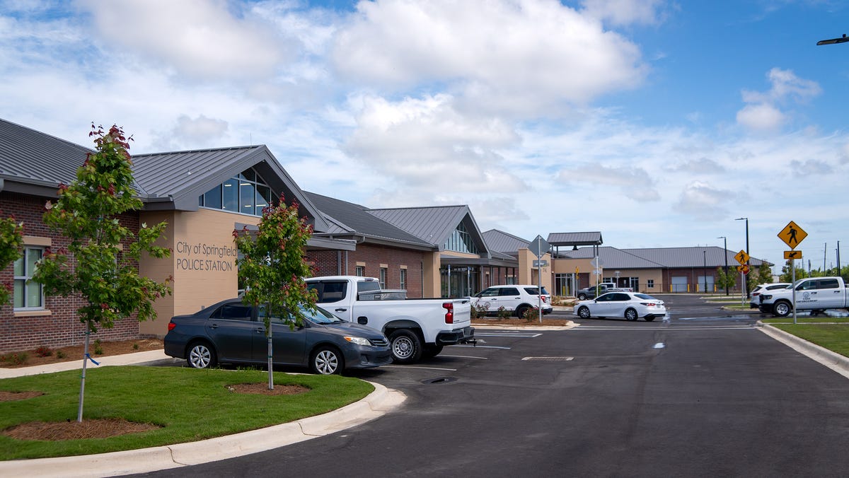 Kota Springfield menetap di kompleks pemerintahan baru. Lihat foto