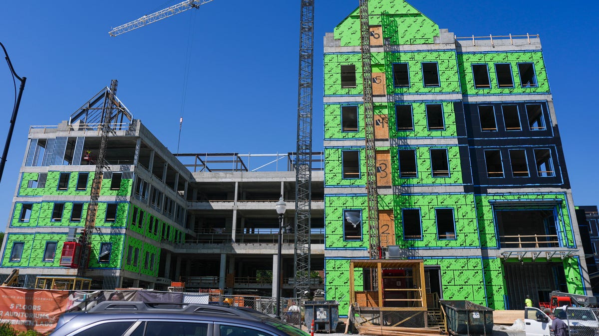 New Haslam College of Business building continues construction