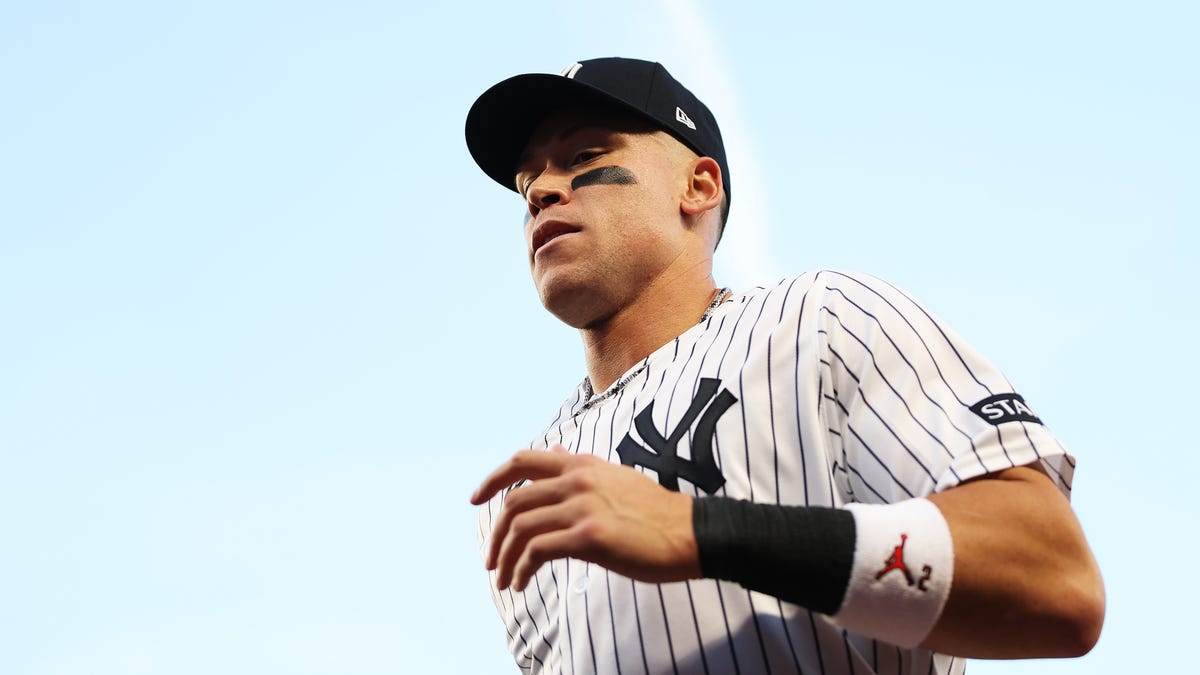 Yankees fans cheering at the stadium