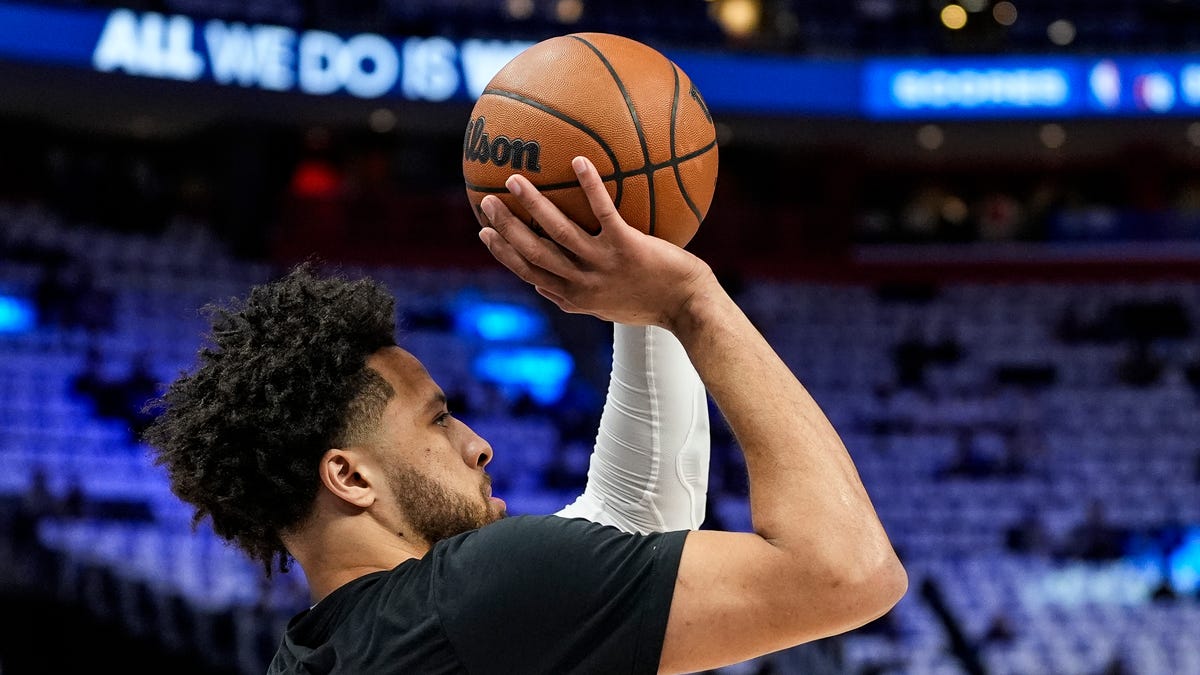 Action from the Pistons vs Magic game