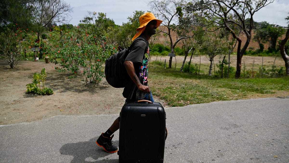 Released prisoner Roelvis Saname, 26, leaves La Lima penitentiary as part of the amnesty for more than 2,000 prisoners that the communist-run government has announced amid talks with the administration of U.S. President Donald Trump, Havana, Cuba, April 3, 2026. REUTERS/Norlys Perez TPX IMAGES OF THE DAY