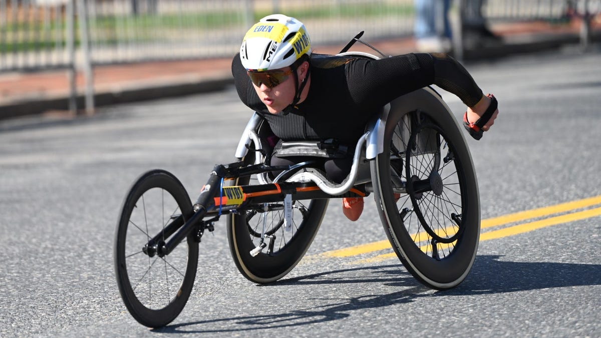 Eden Rainbow Cooper leads the women's wheelchair pack on East Central Street in Natick. The 24-year-old British racer went on to win her second Boston Marathon, following a win in 2024.