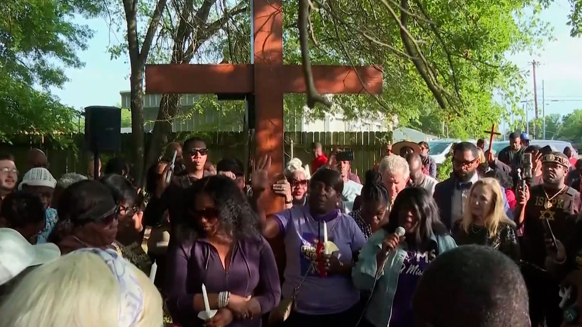 20260420_VPC_VIGIL AND MOMENT OF SILENCE FOR LOUISIANA SHOOTING_THUMB_REUTERS.00_00_00_00.Still003.jpg