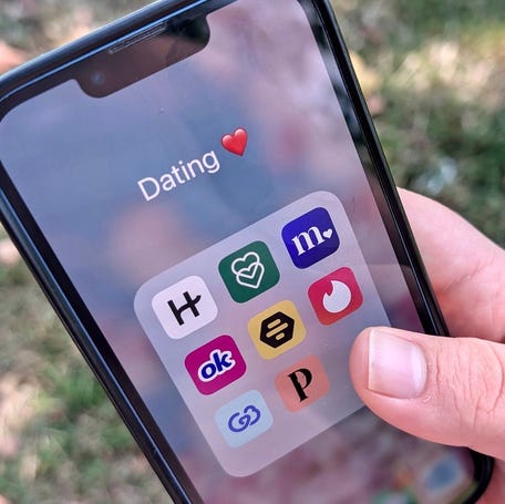Apps for online dating on an iPhone