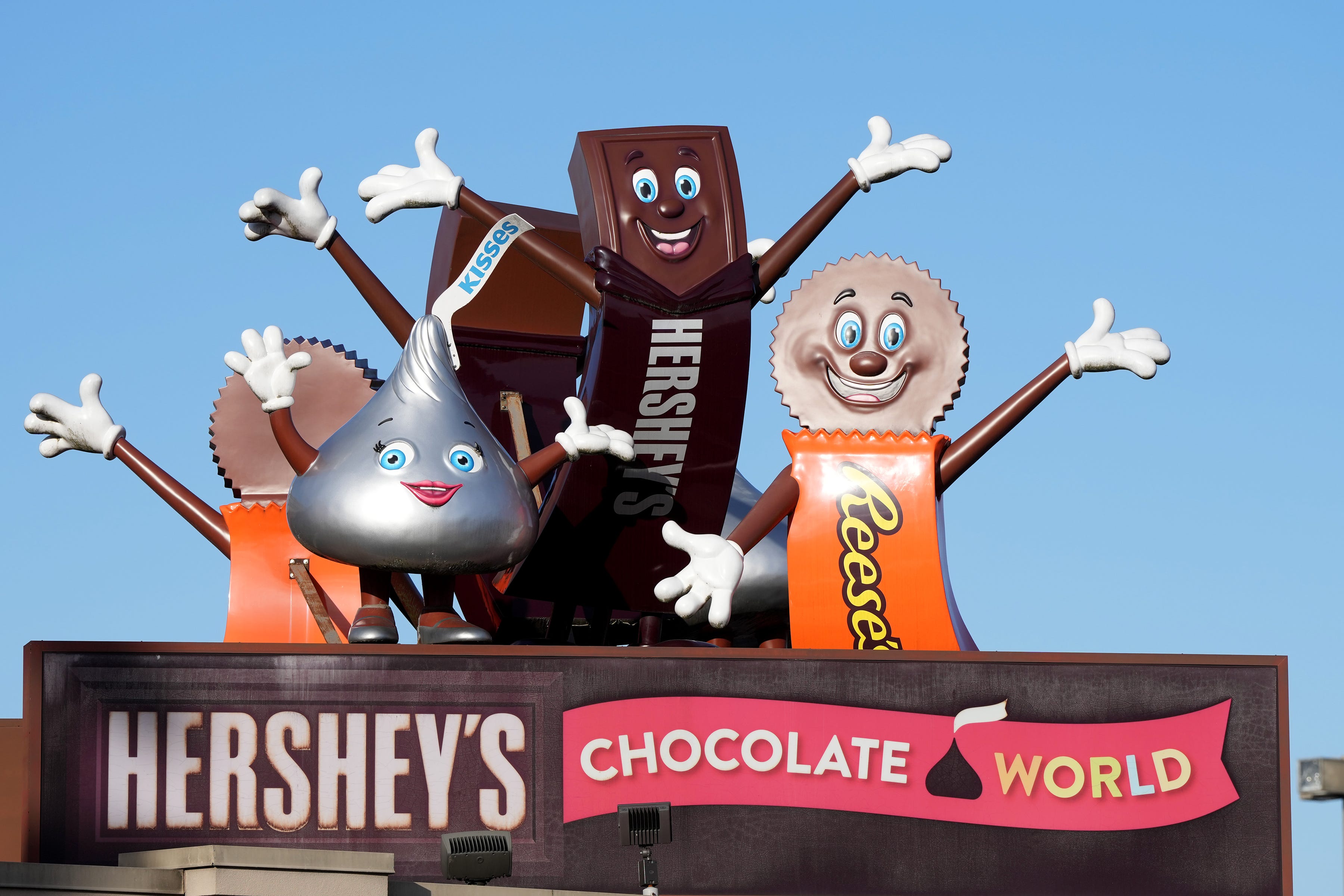 Hersheypark rolled back a ban on face coverings that sparked controversy online. But the park says there's more to the story.
