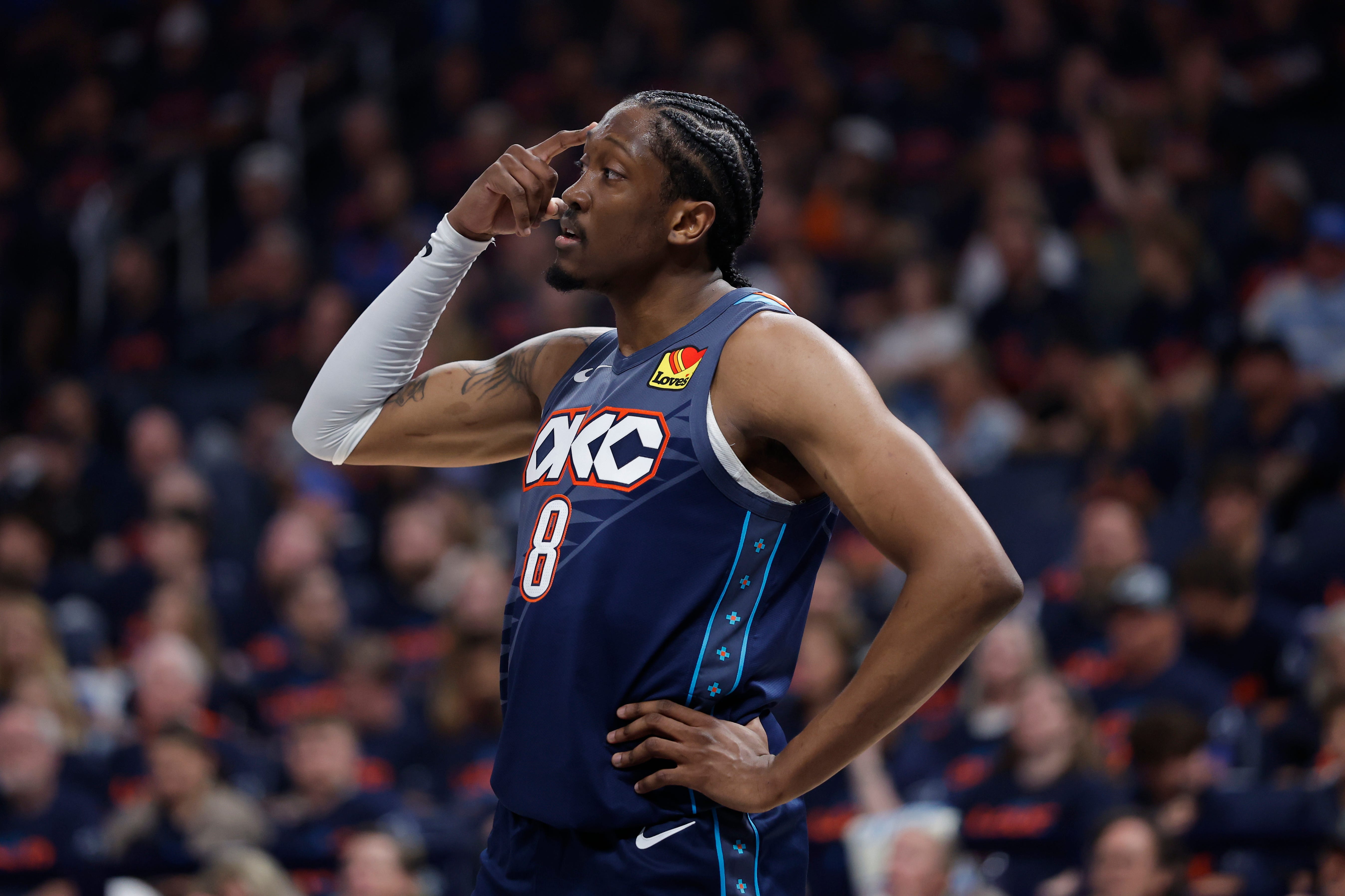 Jalen Williams exited in the third quarter of the Thunder's game against the Suns after appearing to suffer a hamstring injury.