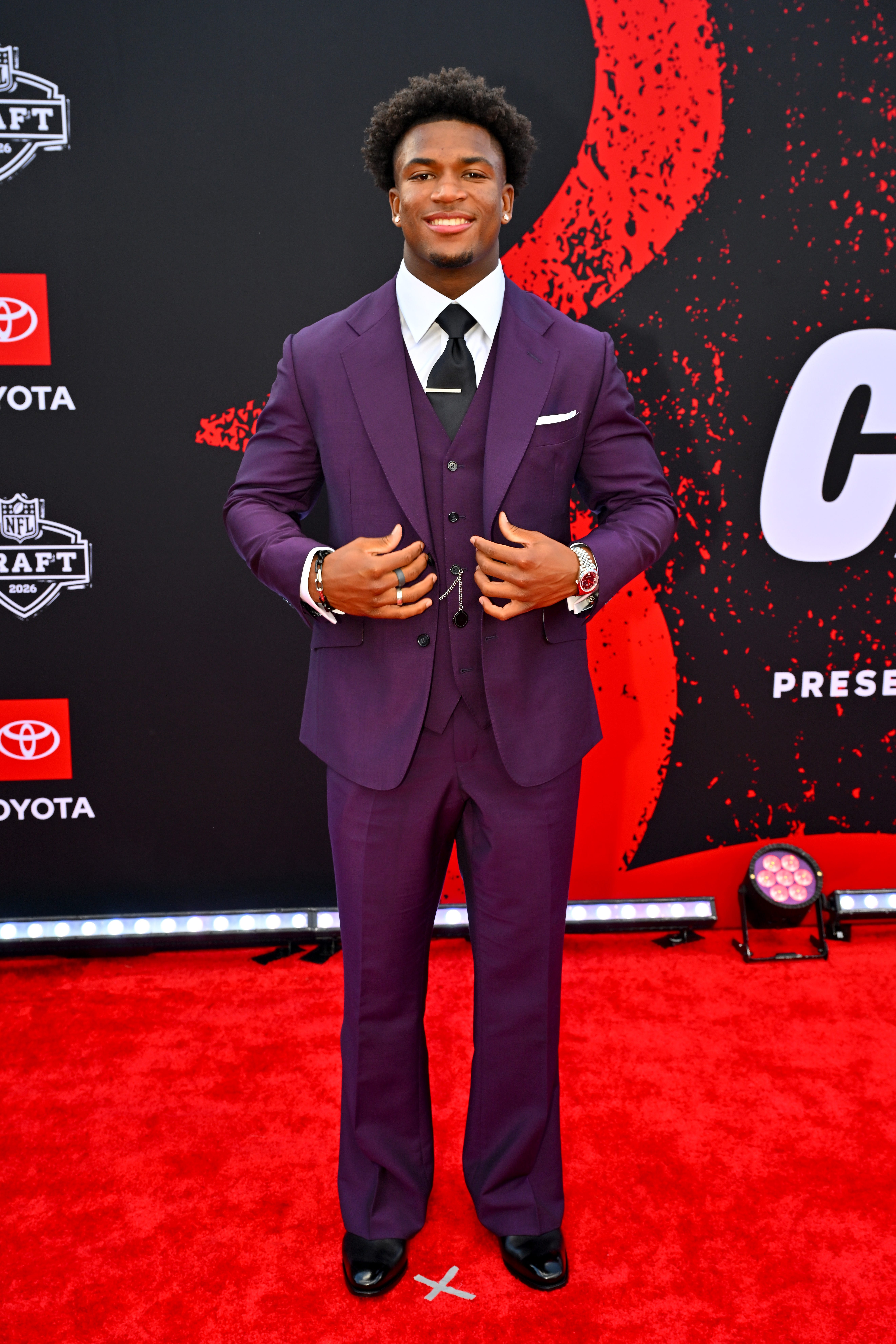 When do the Dallas Cowboys draft today? Full order for Round 2, Round 3