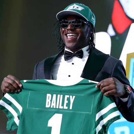 PITTSBURGH, PENNSYLVANIA - APRIL 23: David Bailey of Texas Tech poses after being selected second overall pick by the New York Jets during Round One of the 2026 NFL Draft at Acrisure Stadium on April 23, 2026 in Pittsburgh, Pennsylvania. (Photo by Emilee Chinn/Getty Images)