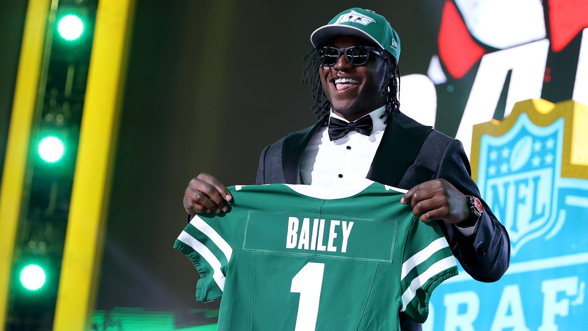 PITTSBURGH, PENNSYLVANIA - APRIL 23: David Bailey of Texas Tech poses after being selected second overall pick by the New York Jets during Round One of the 2026 NFL Draft at Acrisure Stadium on April 23, 2026 in Pittsburgh, Pennsylvania. (Photo by Emilee Chinn/Getty Images)