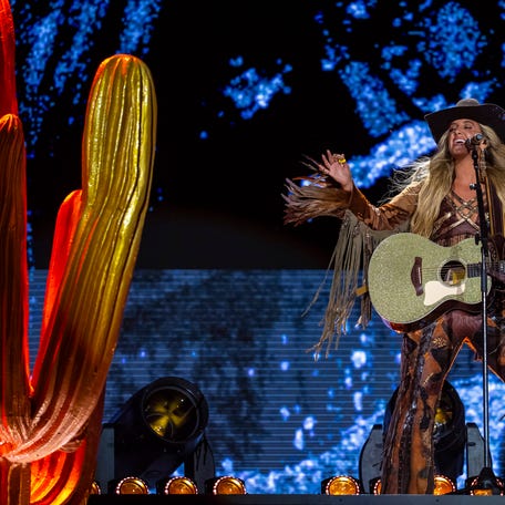 Lainey Wilson performs "Can't Sit Still" during her headlining set on the Mane Stage during Stagecoach Music Festival in Indio, Calif., Saturday, April 25, 2026.