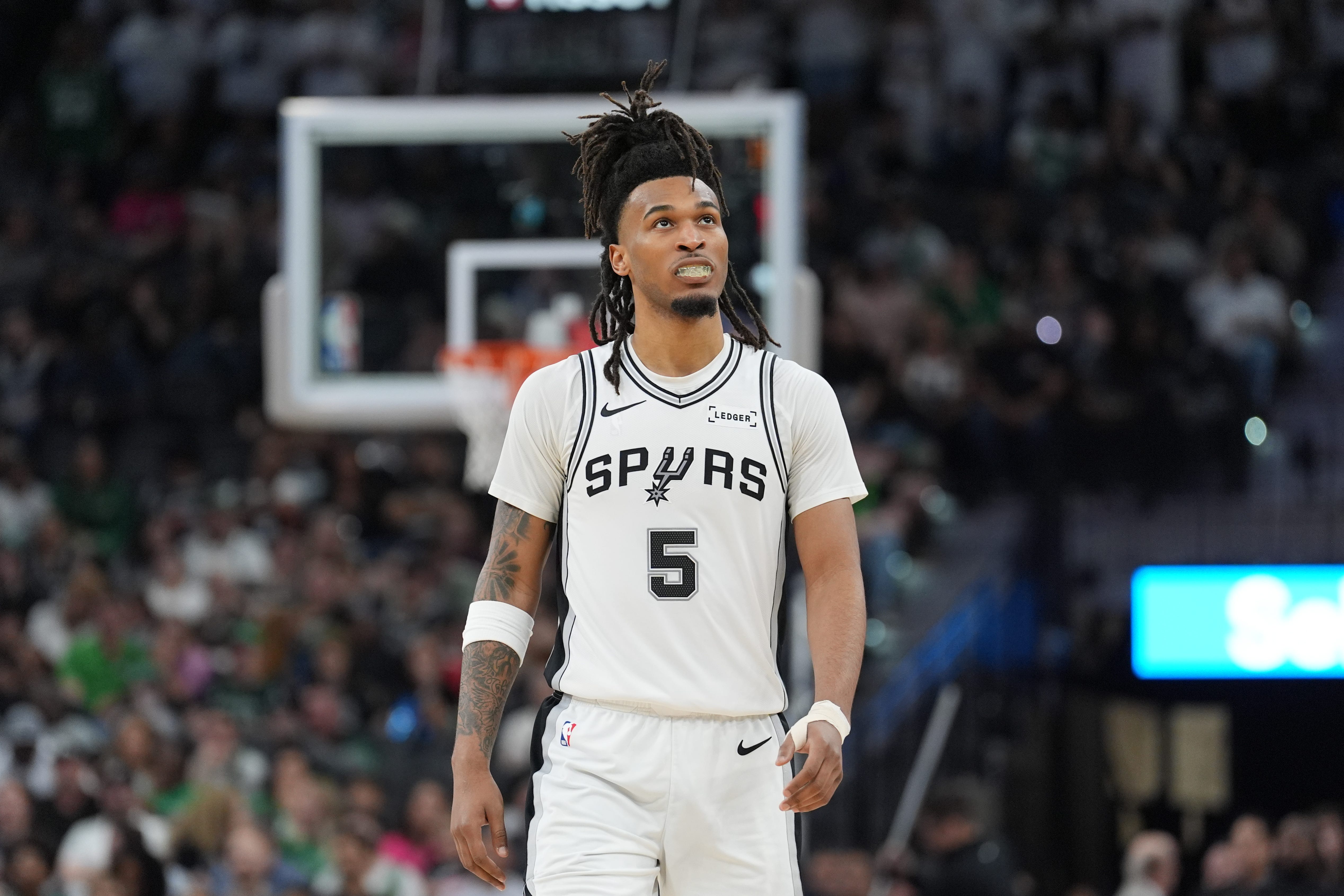 During the game that Victor Wembanyama returned from a concussion, the San Antonio Spurs faced another injury, this one to guard Stephon Castle.