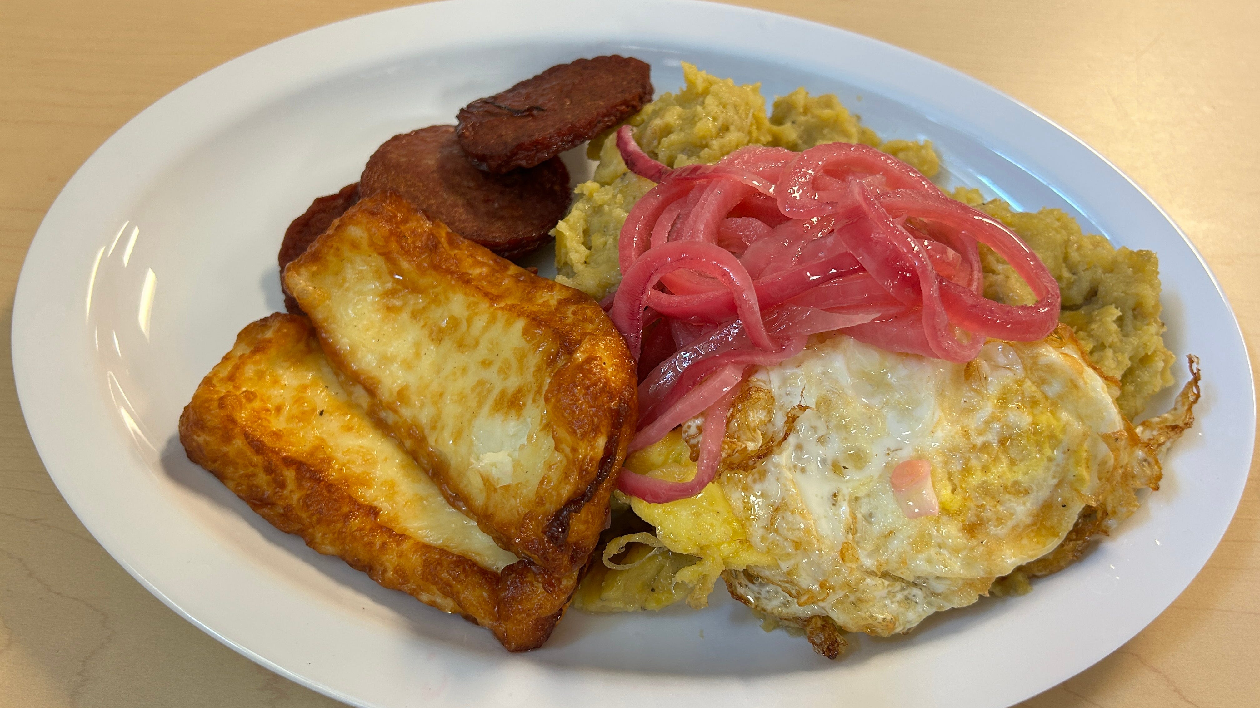 Our Detroit Free Press restaurant critic visits La Bodega in Lincoln Park to see whether it lives up to the cultural meaning of a true bodega.