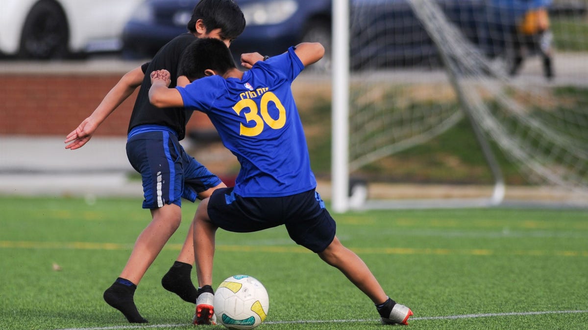 Five burning questions to help parents, kids ‘survive’ youth sports Five burning questions to help parents, kids ‘survive’ youth sports