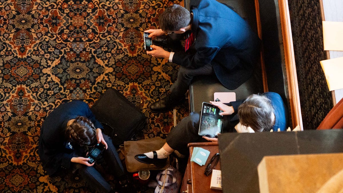 Iowa lawmakers limit governor’s power ahead of 'toss-up' 2026 election