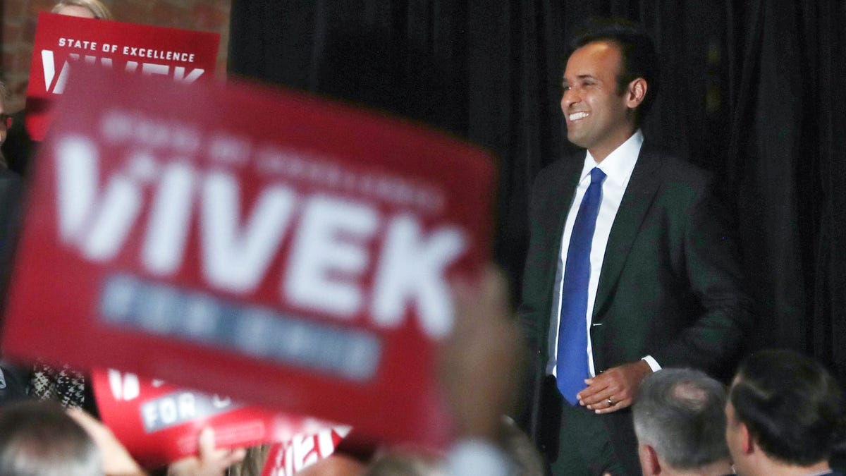 Ohio gubernatorial candidate Vivek Ramaswamy smiles as he arrives at a campaign rally at Windows on the River in Cleveland on Jan. 7, 2026.