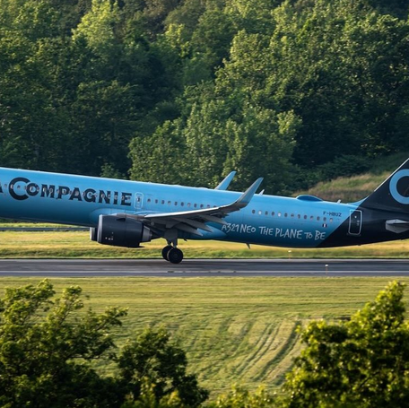 La Compagnie offers business-class seats only.