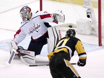 Malkin's late goal lifts Penguins past Ovechkin, Caps 4-3