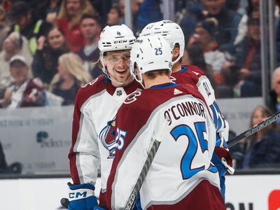 MacKinnon propels Avalanche to 5-1 victory over Ducks
