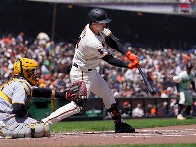 Bailey's 4 RBIs on 24th birthday lead Giants to 14-4 rout, drop Pirates under .500