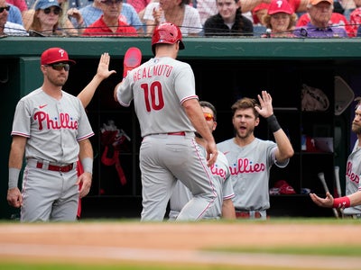 Realmuto hits tiebreaking HR, helps Phillies snap losing streak with 4-2 win over Nationals