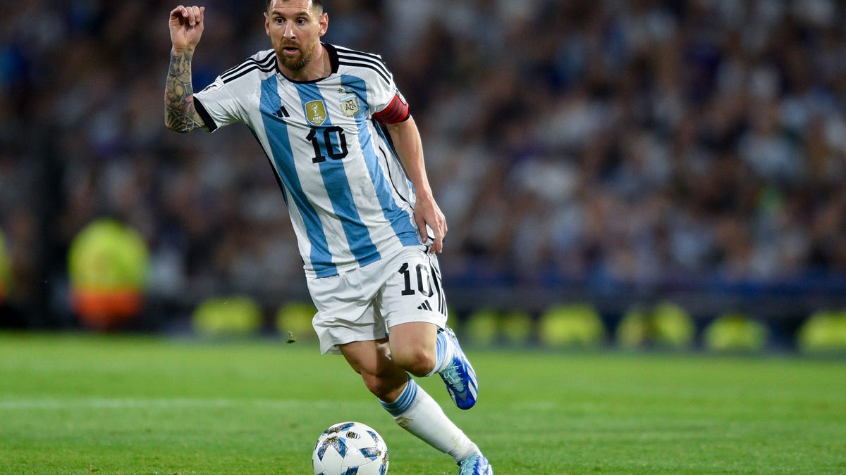 Messi busca el primer gol ante Brasil en las eliminatorias mundialistas, los anfitriones intentan evitar la crisis en Río