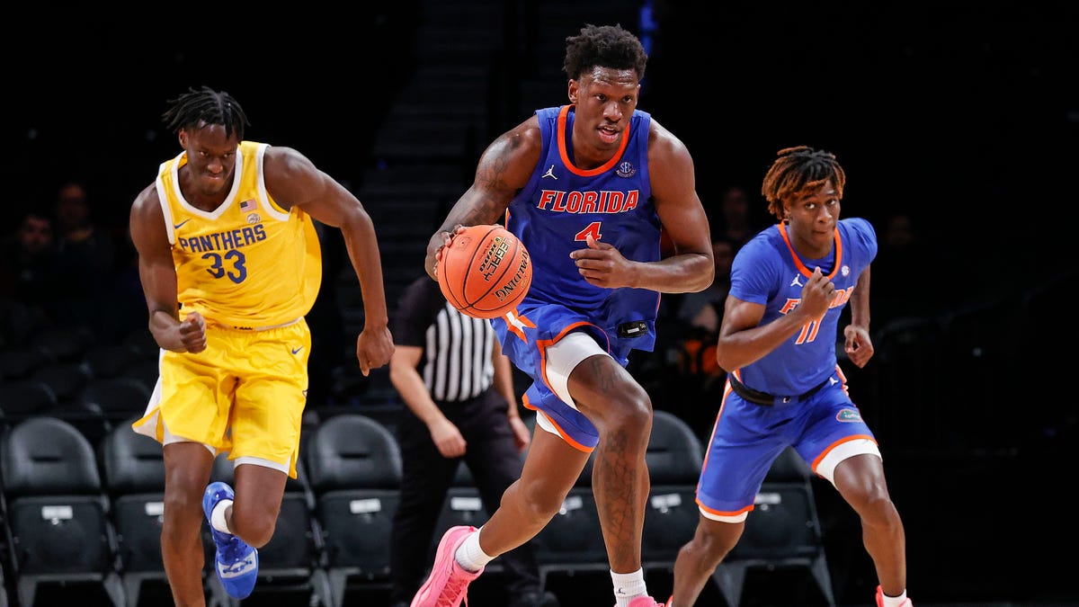 Clayton scores 28 and Florida gradually distances itself from Pitt for 86-71 win