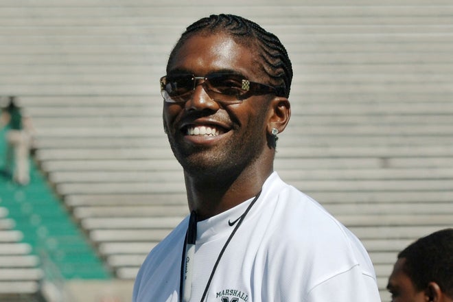 Randy Moss, Larry Fitzgerald among 19 players, 3 coaches voted into College Football HOF