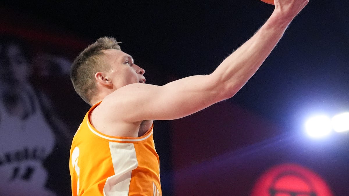 Inside the numbers of Dalton Knecht’s road stardom for Tennessee basketball
