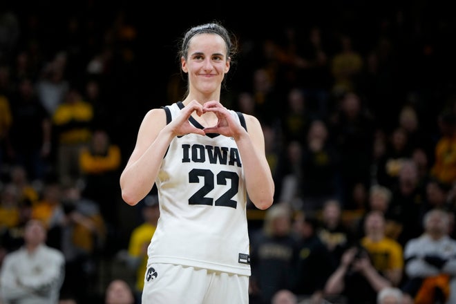 AP Player of the Week: Iowa's Caitlin Clark breaks NCAA scoring record in historic fashion