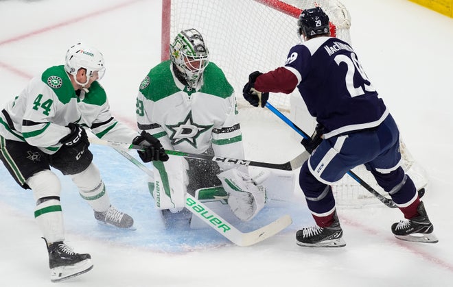 MacKinnon has goal and assist to extend home point streak, Avalanche cruise to 5-1 win over Stars