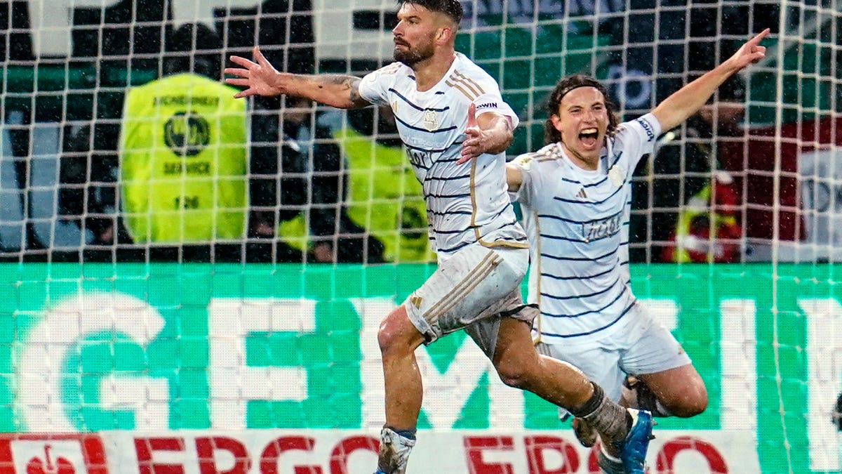 Der Drittligist Saarbrücken besiegte einen anderen Bundesligisten und erreichte das Halbfinale des DFB-Pokals