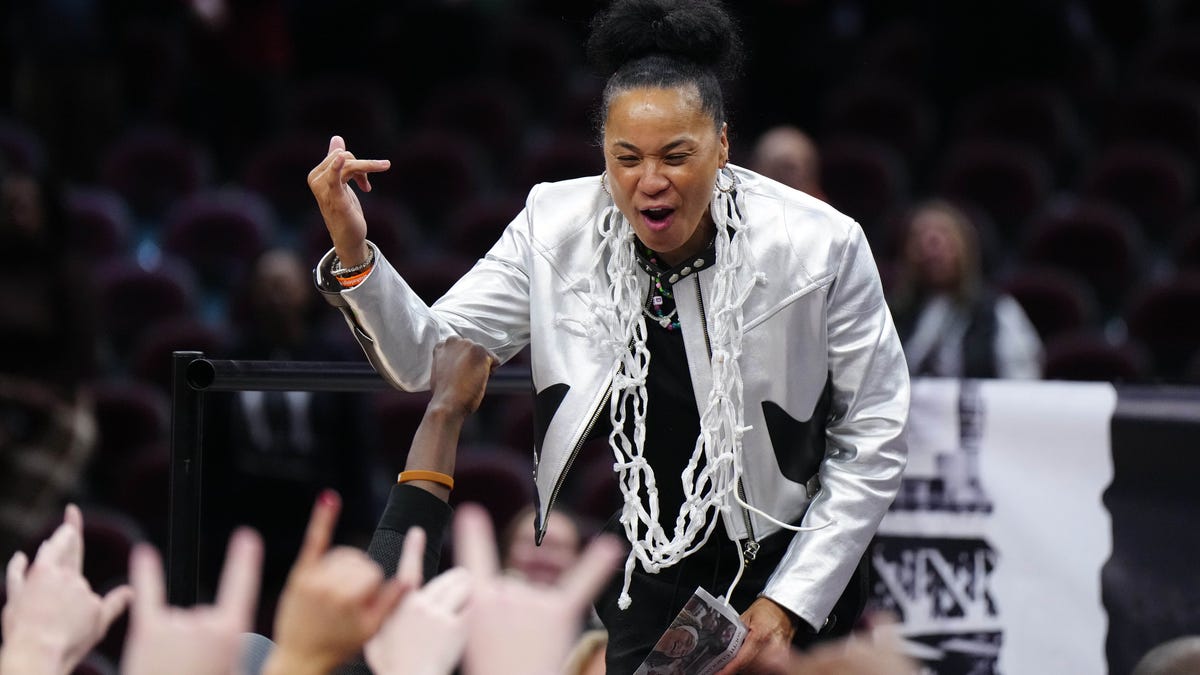 Knicks attempt to woo South Carolina coach Dawn Staley as fan: ‘Can’t beat em join them’