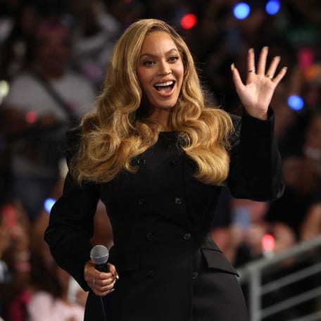 HOUSTON, TEXAS - OCTOBER 25: Beyoncé looks on during a campaign rally with Democratic presidential candidate, U.S. Vice President Kamala Harris, at Shell Energy Stadium on October 25, 2024 in Houston, Texas. Vice President Kamala Harris is campaigning in Texas holding a rally supporting reproductive rights with recording artists Beyonce and Willie Nelson. (Photo by Justin Sullivan/Getty Images) ORG XMIT: 776230621 ORIG FILE ID: 2181093395