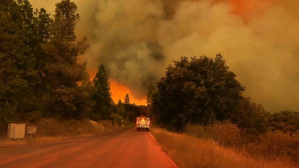 Oak Fire rages near Yosemite National Park 