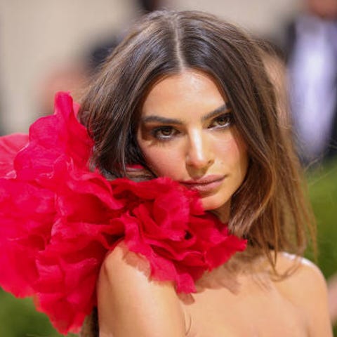 Emily Ratajkowski claims Robin Thicke assaulted he