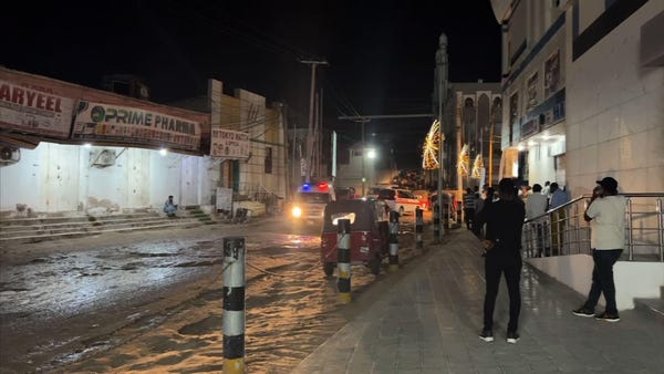 Gunmen storm Mogadishu hotel, leave 20 dead