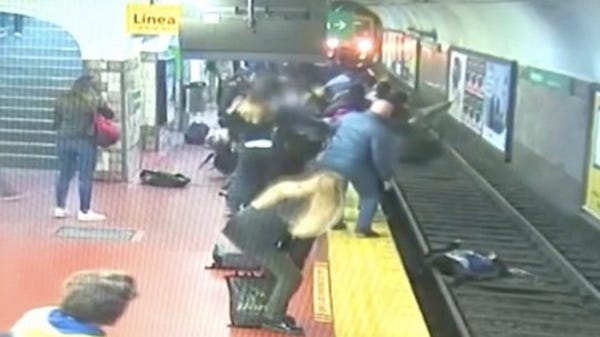 Dramatic rescue in subway caught on camera