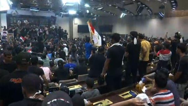 Protesters breach Iraq parliament 