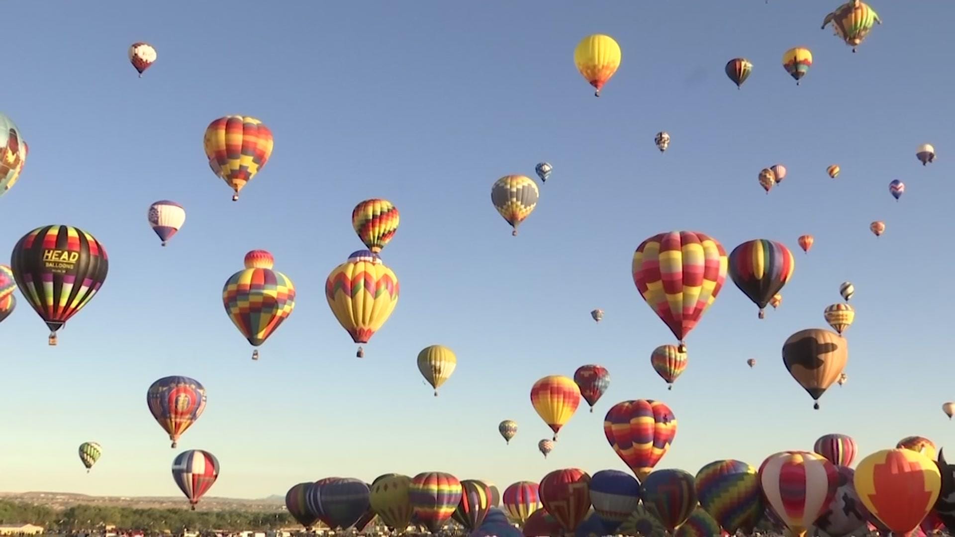 Hot air balloons finally rise at New Mexico fiesta