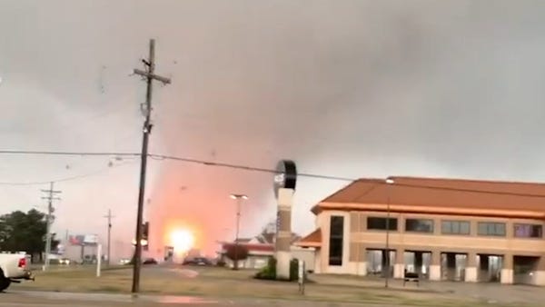 Tornado causes destruction in Jonesboro, Arkansas