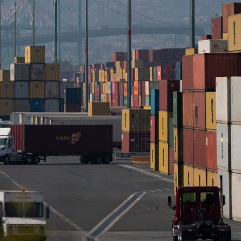 Calif. port bottlenecks show signs of improvement